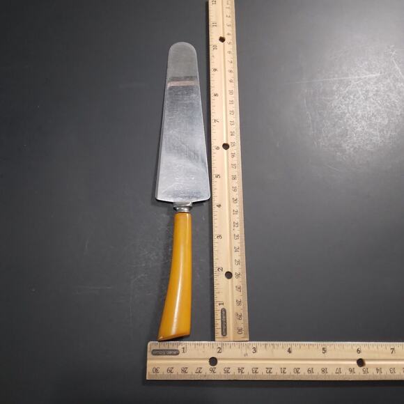 Vintage MCM Golden Yellow Butterscotch Bakelite? Handle Serrated Cake Knife - Picture 9 of 9
